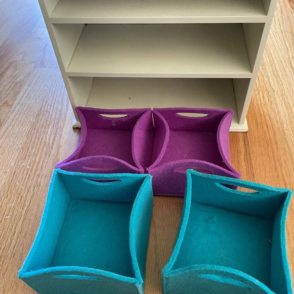 GUC Battat Wooden & Felt Storage Station for Crafts, Jewelry or Trinkets